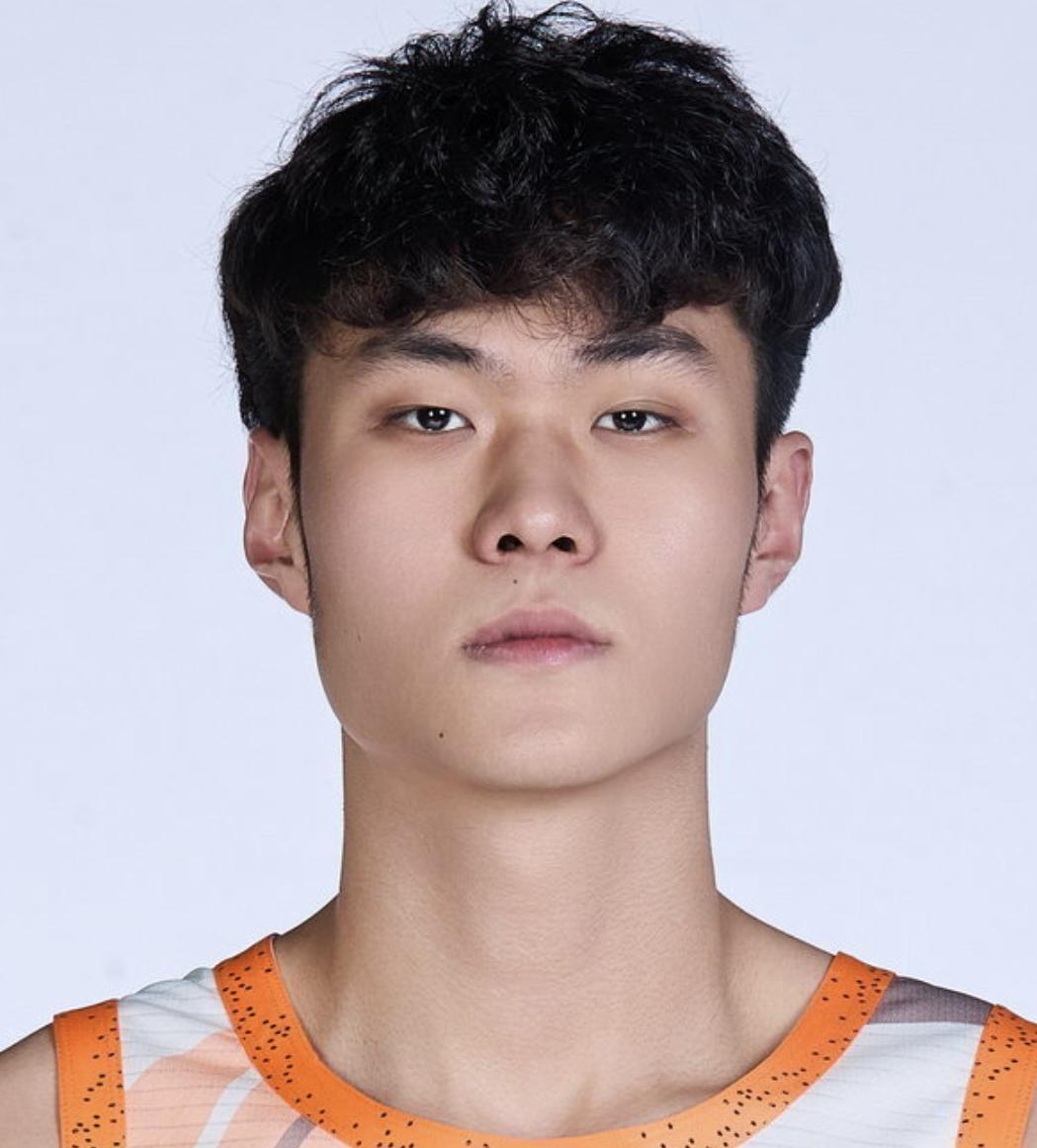 今晚欧冠传出新动向，深圳男篮迎来里程碑，管理层表态：态度坚定，心理建设被强调的简单介绍