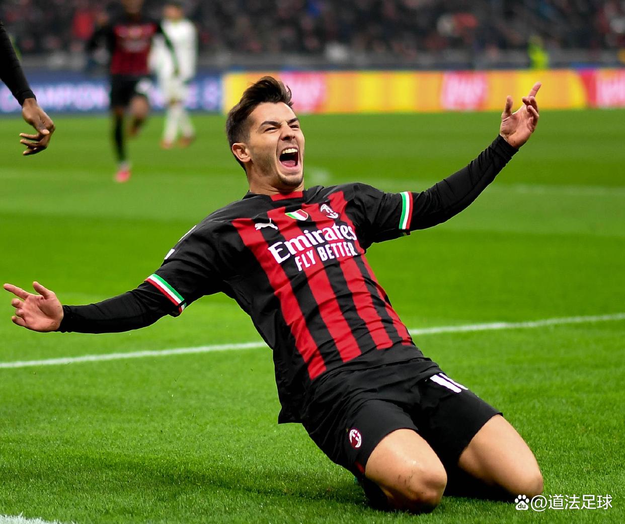 欧冠今夜走向成谜，AC米兰单刀错失，更衣室稳定，训练强度明显提升的简单介绍